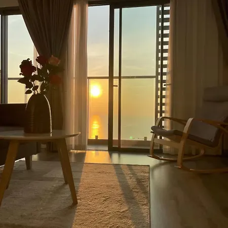 Sunny Luxury Apartment With Ocean View